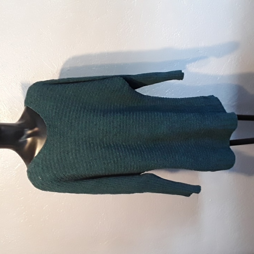 Pink rose polyester sweater new size medium teal green